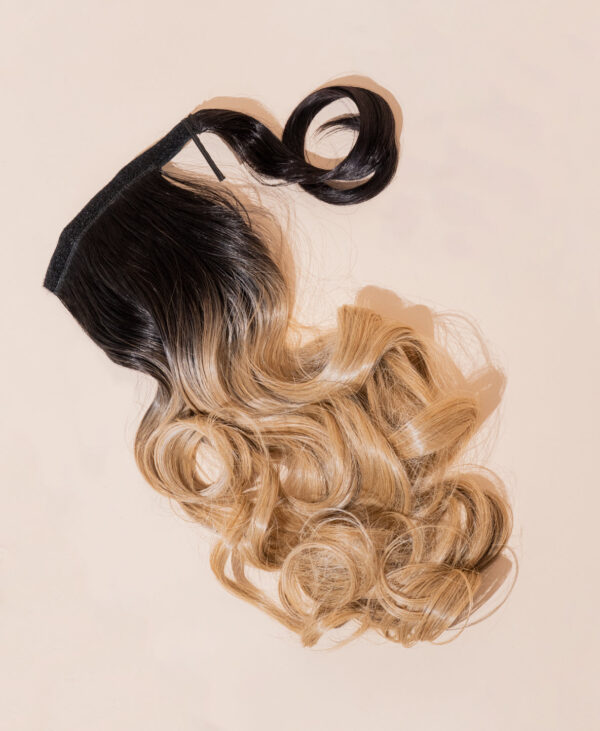 DSC04049-a vegan fiber bouncy ponytail - ombre honey 18".