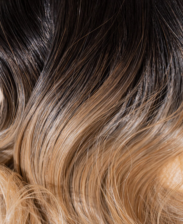 DSC04051-a vegan fiber bouncy ponytail - ombre honey 18".