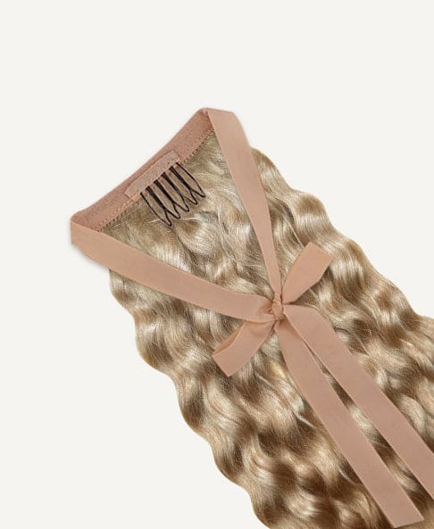 curly-pony-close-28 curly ponytail - #28 honey blonde. - 24 inches