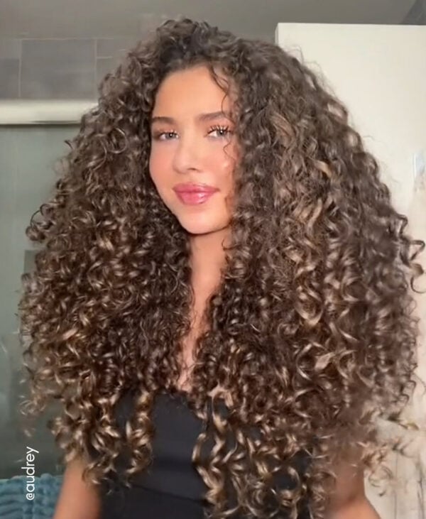 curly (3A curls) clip-in extensions #6 light brown. - 20" / Regular / Extra Volume